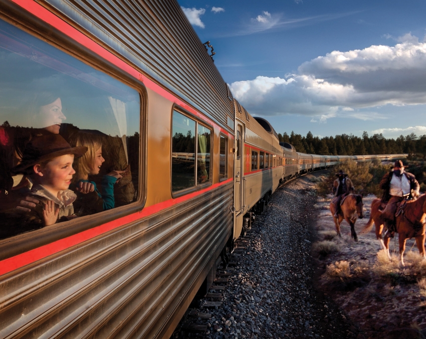 Kids looking outside the window of the Grand Canyon train